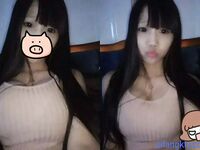 双马尾辫清纯萝莉半脱下内裤被炮友随意操，无毛粉穴第一视角拍摄，进进出出啊啊直叫，操的非常享受捂着脸