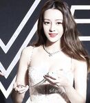 服を着ていると胸が大きく見える丸顔の女の子が服を脱ぐのを待ちきれずに胸を揉んだりキスしたりイチャイチャしたり、男主人公をあの手この手で舐めるが失敗。難しくなる。