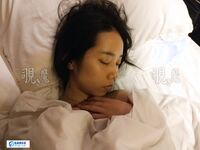 猥琐摄影师带小嫩模去香港拍写真 找机会下药迷翻带回酒店各种姿势啪啪啪