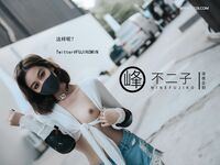 最新巅峰颜值超人气新晋推特露出网红女神▌峰不二子 ▌美穴塞入跳蛋玩滑下体都湿透了 男厕帮路人小哥哥解决翘硬肉棒50P1V