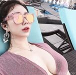 推特女神记录从学生时代到怀孕生孩子全蜕变 孕期下海卖奶水 快递直接躺在怀里喝的那种