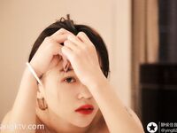 การถ่ายภาพ Dawei - เรื่องราวของอาจารย์ Jiayin และนางแบบแสนสวยและมีมูลค่าสูงของเขา เขาฝึกให้พวกเขาเชื่อฟังทีละคน และเปลี่ยนเพศไปทีละวัน