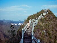 Internal model group various masters share exposure selfie collection white tiger force slim young girl exhibition center fully exposed bravely into the men's toilet