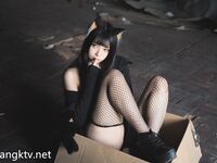 推特萝莉女神『落落Raku』超大尺度COS动漫私拍《淫欲女皇》超美诱惑 