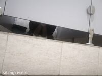 私房一月最新流出『魔手外购』极品厕拍《艺校极品学生妹》(同学)4 大尺度挑逗撩骚超水灵2