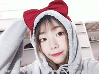 私房一月最新流出『魔手外购』极品厕拍《艺校极品学生妹》(同学)4 大尺度挑逗撩骚超水灵2