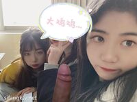 私房一月最新流出『魔手外购』极品厕拍《艺校极品学生妹》(同学)4 大尺度挑逗撩骚超水灵2