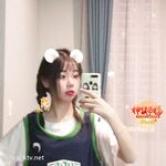 私房一月最新流出『魔手外购』极品厕拍《艺校极品学生妹》(同学)4 大尺度挑逗撩骚超水灵2