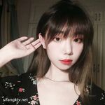 私房一月最新流出『魔手外购』极品厕拍《艺校极品学生妹》(同学)4 大尺度挑逗撩骚超水灵2