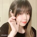 私房一月最新流出『魔手外购』极品厕拍《艺校极品学生妹》(同学)4 大尺度挑逗撩骚超水灵2