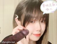 私房一月最新流出『魔手外购』极品厕拍《艺校极品学生妹》(同学)4 大尺度挑逗撩骚超水灵2