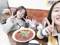 私房一月最新流出『魔手外购』极品厕拍《艺校极品学生妹》(同学)4 大尺度挑逗撩骚超水灵2