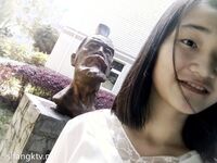 私房一月最新流出『魔手外购』极品厕拍《艺校极品学生妹》(同学)4 大尺度挑逗撩骚超水灵2