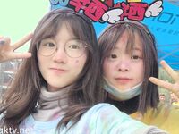 私房一月最新流出『魔手外购』极品厕拍《艺校极品学生妹》(同学)4 大尺度挑逗撩骚超水灵2