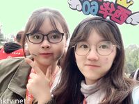 私房一月最新流出『魔手外购』极品厕拍《艺校极品学生妹》(同学)4 大尺度挑逗撩骚超水灵2