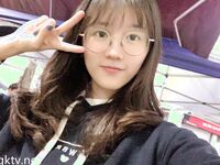 私房一月最新流出『魔手外购』极品厕拍《艺校极品学生妹》(同学)4 大尺度挑逗撩骚超水灵2