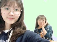 私房一月最新流出『魔手外购』极品厕拍《艺校极品学生妹》(同学)4 大尺度挑逗撩骚超水灵2