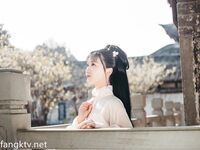 私房一月最新流出『魔手外购』极品厕拍《艺校极品学生妹》(同学)4 大尺度挑逗撩骚超水灵2