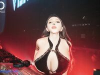 ผลประโยชน์ที่ยิ่งใหญ่ Yoyo Dai Yunqi, Chen Ruochu, Monroe, Zhang Weiya และหน้าอกใหญ่อีก 20 ตัวและขนาดใหญ่ - Monroe Veronica