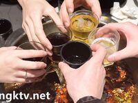 텔레그램 그룹에서 최근 유출된 메시지는 마스터 [Yuxuan]의 음란한 핫와이프 년이 SM을 비공개로 촬영하고 온갖 성행위를 완료했다는 것입니다.