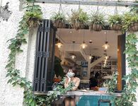 推特上海乾練短發氣質美女姐姐【未央】收費群福利~騷婊無時無刻不在放騷~紫薇噴水露出百合超級帶感