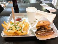 推特上海乾練短發氣質美女姐姐【未央】收費群福利~騷婊無時無刻不在放騷~紫薇噴水露出百合超級帶感