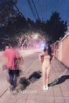 全裸露出被十六个路人看光身体