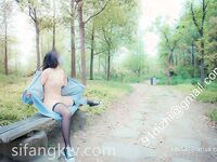 全裸露出被十六个路人看光身体