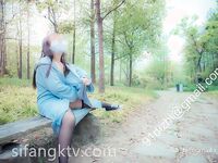 全裸露出被十六个路人看光身体