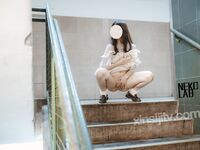 有喵酱- 楼梯间肆意露出40P