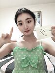Contrast and exposed beauty Ying Dashen [Yi Shao] customized + 19 sets of sexy and obscene photos half body in green clothes
