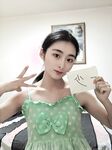 Contrast and exposed beauty Ying Dashen [Yi Shao] customized + 19 sets of sexy and obscene photos half body in green clothes