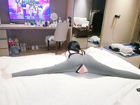 가난한 자의 여신, 부자의 암캐, 실리콘 인형 같은 극히 희귀한 백호, 일선 찐빵, 분홍색 보지와 아름다운 얼굴을 가진 미소녀가 금귀신의 성노예가 되었고, Ziwei, 상당히 대조적입니다.