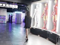 Ito ay A'Zhu - sumusunod sa pampublikong banyo