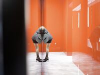 Ito ay A'Zhu - sumusunod sa pampublikong banyo