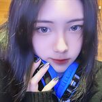 《精品泄密》被调教成小母狗的美女大学生「我家的狗说她很想见你,对的就是我」