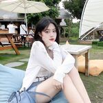 《精品泄密》被调教成小母狗的美女大学生「我家的狗说她很想见你,对的就是我」