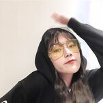 《精品泄密》被调教成小母狗的美女大学生「我家的狗说她很想见你,对的就是我」