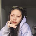 《精品泄密》被调教成小母狗的美女大学生「我家的狗说她很想见你,对的就是我」