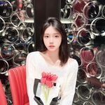 《精品泄密》被调教成小母狗的美女大学生「我家的狗说她很想见你,对的就是我」