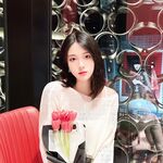 《精品泄密》被调教成小母狗的美女大学生「我家的狗说她很想见你,对的就是我」