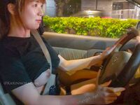 ล่าสุดที่รั่วไหลออกมาบน Twitter คือสาวปัญญาชนวิทยาลัยจิตวิทยาทางเลือก [คาริน] ที่ถ่ายรูปส่วนตัวที่ไม่เหมาะสมต่างๆ เธอชอบสร้างในส่วนส่วนตัวและชอบมีเซ็กส์กับลิลลี่เพื่อนสนิทของเธอ