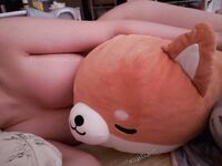 ล่าสุดที่รั่วไหลออกมาบน Twitter คือสาวปัญญาชนวิทยาลัยจิตวิทยาทางเลือก [คาริน] ที่ถ่ายรูปส่วนตัวที่ไม่เหมาะสมต่างๆ เธอชอบสร้างในส่วนส่วนตัวและชอบมีเซ็กส์กับลิลลี่เพื่อนสนิทของเธอ