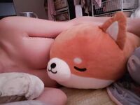 ล่าสุดที่รั่วไหลออกมาบน Twitter คือสาวปัญญาชนวิทยาลัยจิตวิทยาทางเลือก [คาริน] ที่ถ่ายรูปส่วนตัวที่ไม่เหมาะสมต่างๆ เธอชอบสร้างในส่วนส่วนตัวและชอบมีเซ็กส์กับลิลลี่เพื่อนสนิทของเธอ