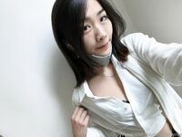 露臉才是王道！推特28萬粉無毛一線天饅頭逼36D純欲少女【兔子布朗尼】私拍，百合露出調教啪啪多種多樣