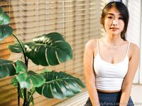 露臉才是王道！推特28萬粉無毛一線天饅頭逼36D純欲少女【兔子布朗尼】私拍，百合露出調教啪啪多種多樣