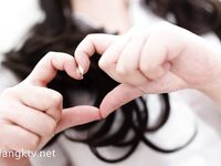 超级巨乳女神【老公不在家】露脸私拍，各种自慰调教啪啪，巨乳肥臀无毛一线天馒头逼，天生极品炮架子