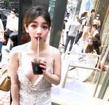 Menunjukkan wajah anda adalah cara untuk pergi! Orang tidak sepatutnya kelihatan tulen, berkulit cerah, tidak berambut dan cantik, gadis yang suka mendedahkan diri mereka [Yiliwen] melanggan, mendedahkan diri mereka di hadapan pelbagai orang di pasar raya