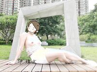 Menunjukkan wajah anda adalah cara untuk pergi! Orang tidak sepatutnya kelihatan tulen, berkulit cerah, tidak berambut dan cantik, gadis yang suka mendedahkan diri mereka [Yiliwen] melanggan, mendedahkan diri mereka di hadapan pelbagai orang di pasar raya