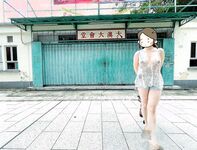 Menunjukkan wajah anda adalah cara untuk pergi! Orang tidak sepatutnya kelihatan tulen, berkulit cerah, tidak berambut dan cantik, gadis yang suka mendedahkan diri mereka [Yiliwen] melanggan, mendedahkan diri mereka di hadapan pelbagai orang di pasar raya